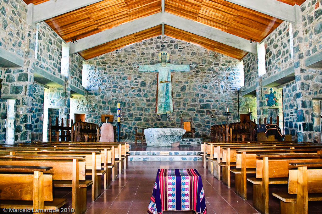 Interior Iglesia de Cristo Rey - Vista al Altar