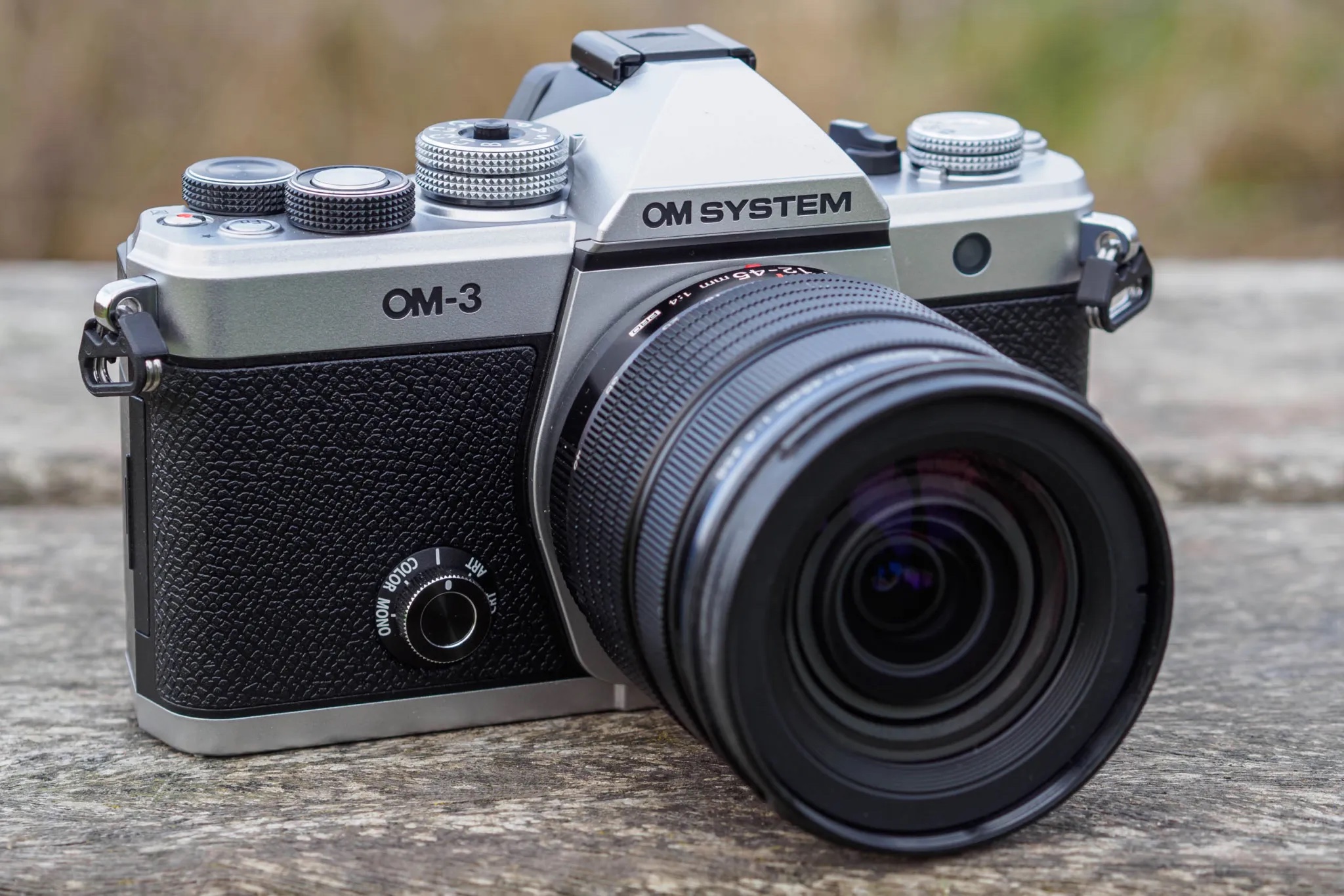 OM-3. Imagen de https://amateurphotographer.com/review/om-system-om-3-review/